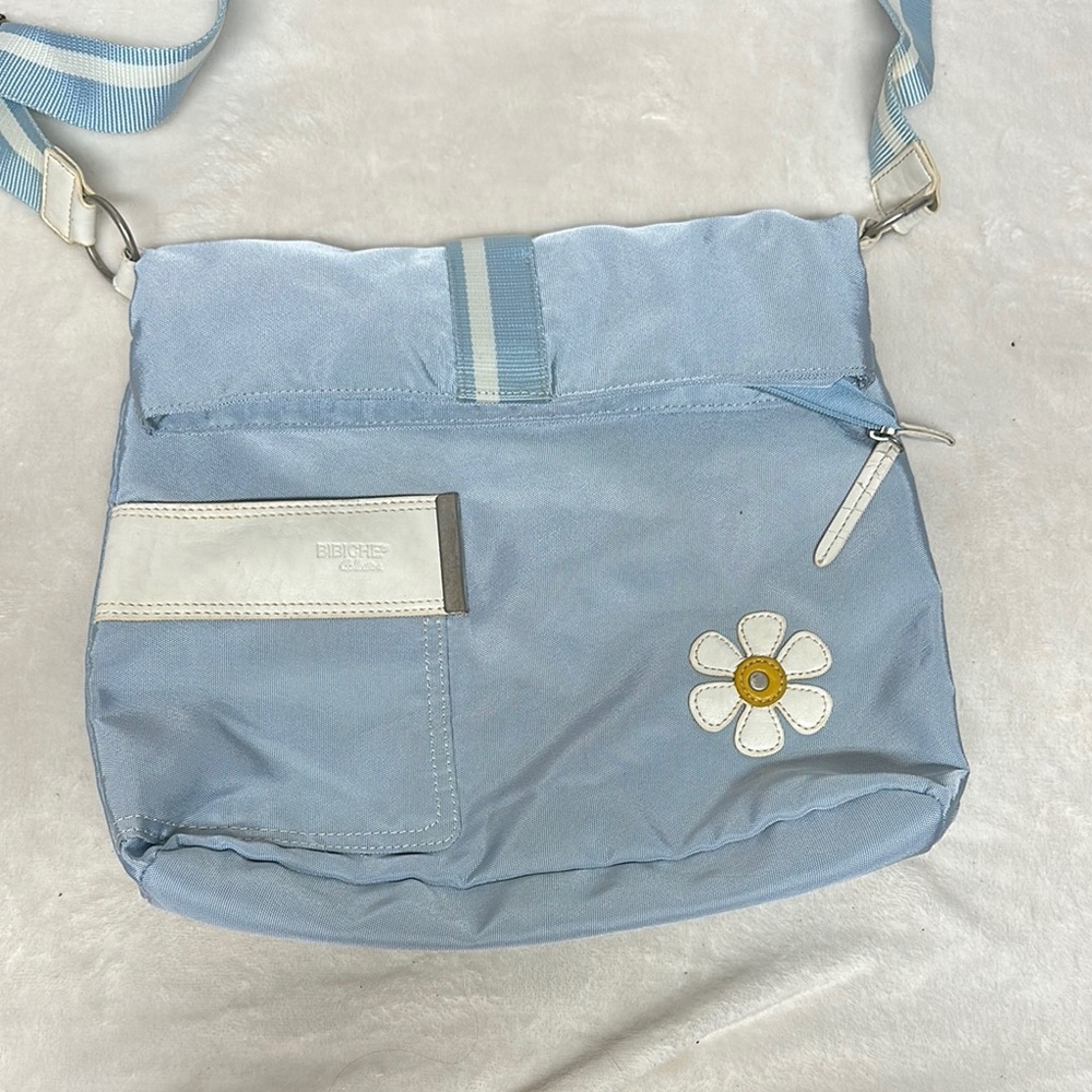 Light Blue Crossbody Shoulder Bag with Daisy Accent
